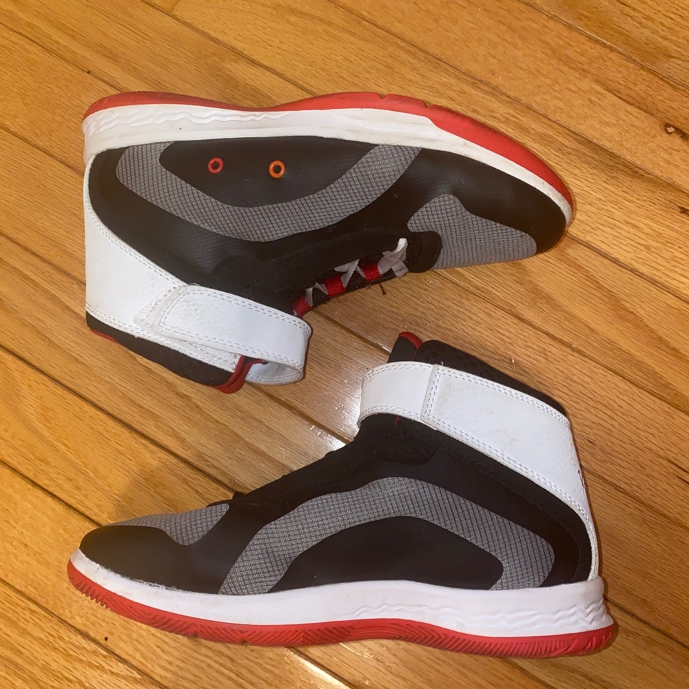 Boys 6 RISE hi top sneakers